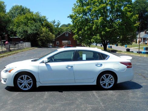 Used 2013 Nissan Altima 3.5 SL w/ Technology Pkg FWD image 1