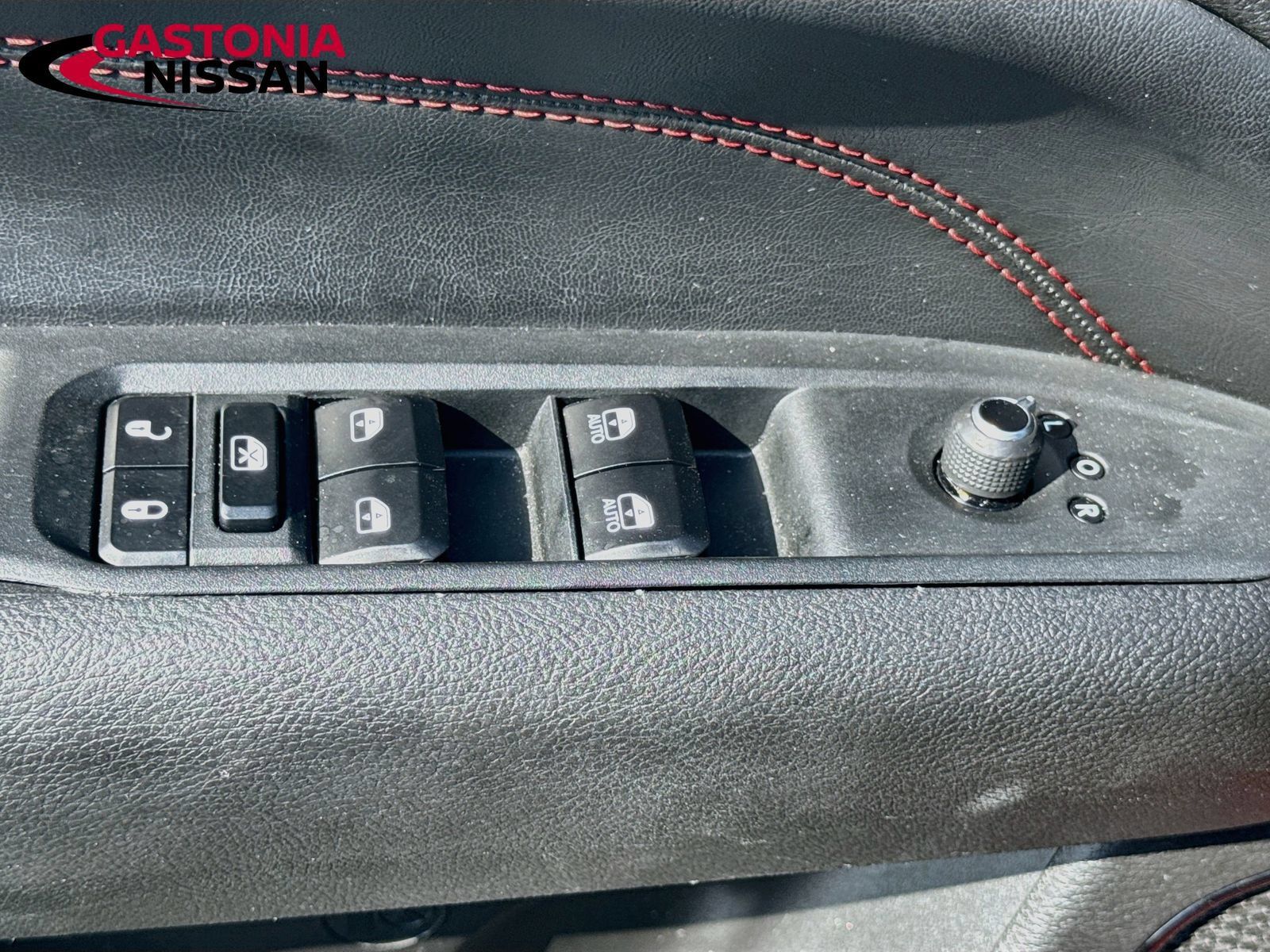 Used 2025 Jeep Compass Trailhawk AWD/4WD image 23