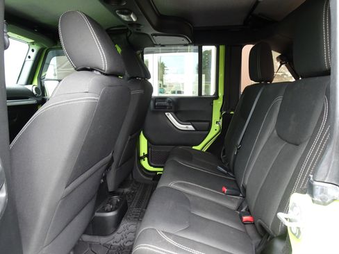 Used 2016 Jeep Wrangler Unlimited Rubicon w/ Max Tow Package AWD/4WD image 12