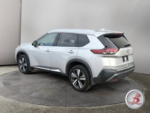 Used 2023 Nissan Rogue SL w/ SL Premium Package image 3