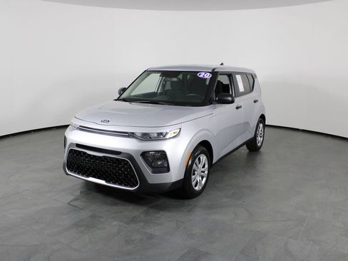 Used 2020 Kia Soul LX image 2