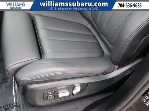 Used 2022 BMW X5 xDrive40i w/ Parking Assistance Package AWD/4WD image 19