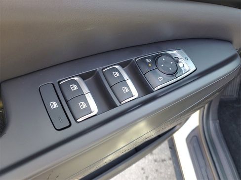 New 2026 Kia Carnival SX image 9