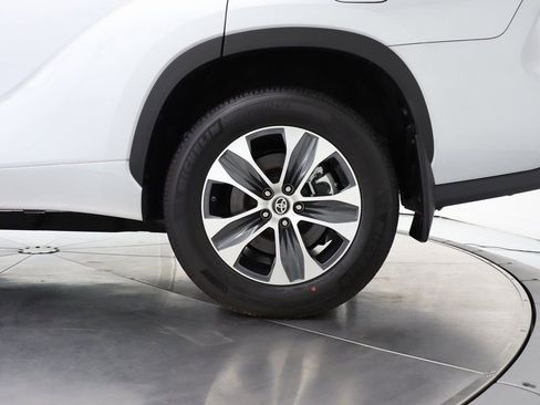 Used 2024 Toyota Highlander XLE image 46