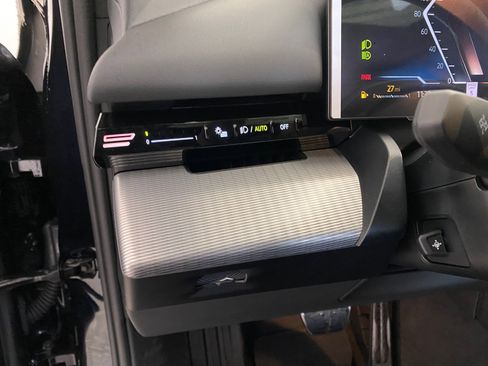 New 2026 BMW 530i xDrive w/ M Sport Package image 24