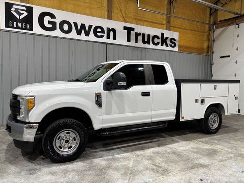 Used 2017 Ford F250 XL w/ Power Equipment Group AWD/4WD image 4