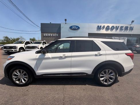 Used 2023 Ford Explorer XLT w/ Equipment Group 202A AWD/4WD image 4