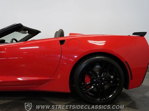 Used 2019 Chevrolet Corvette Stingray Convertible w/ Carbon Flash Badge Package image 30