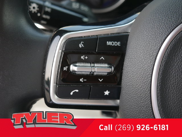 Used 2024 Kia Carnival EX FWD image 26
