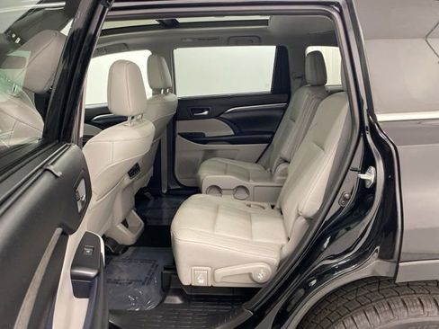 Used 2019 Toyota Highlander Limited Platinum AWD/4WD image 27