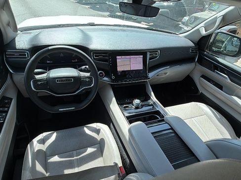 Certified 2024 Jeep Wagoneer 4WD image 27