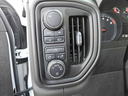 Used 2020 Chevrolet Silverado 1500 Custom w/ Custom Value Package image 17