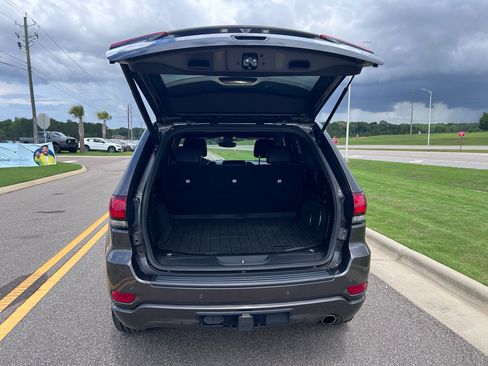Used 2020 Jeep Grand Cherokee Altitude RWD image 8