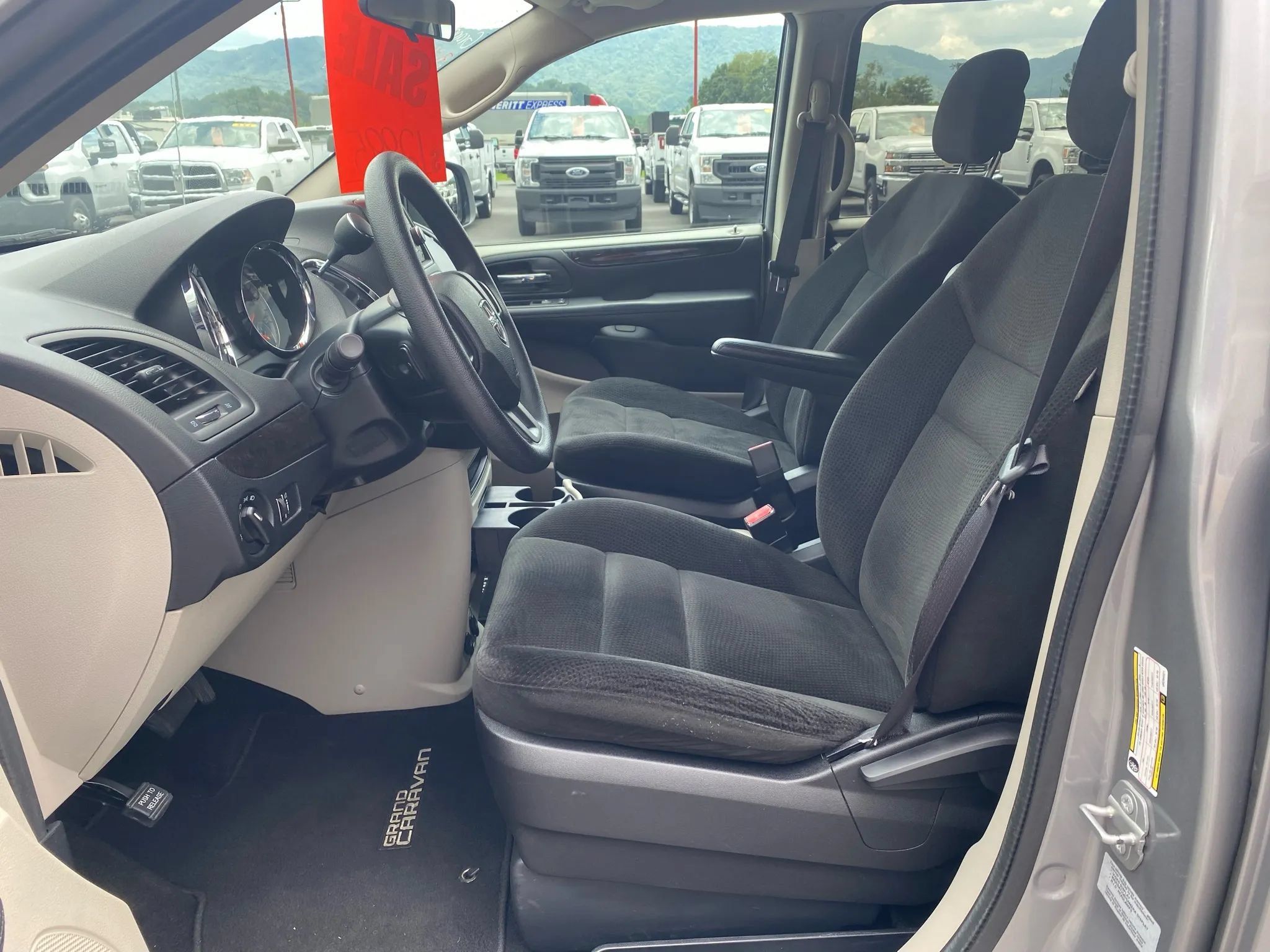 Used 2016 Dodge Grand Caravan SE w/ Quick Order Package 29E SE FWD image 9