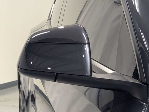 Used 2026 Tesla Model Y 2WD image 31
