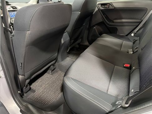 Used 2017 Subaru Forester 2.5i Premium image 31