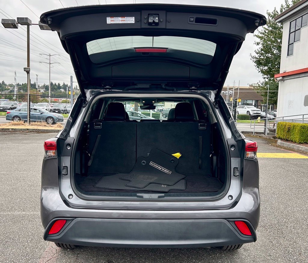 Used 2023 Toyota Highlander XLE AWD/4WD image 29