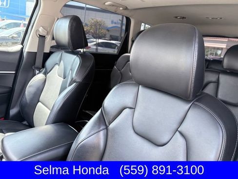 Used 2025 Kia Telluride S AWD/4WD image 13