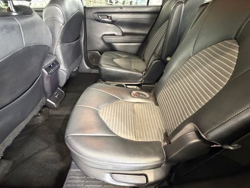 Used 2021 Toyota Highlander XSE FWD image 34