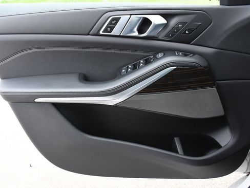 Used 2020 BMW X5 M50i w/ Executive Package image 18