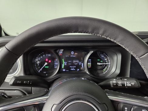 Certified 2025 Jeep Wrangler Sahara w/ Safety Group image 15