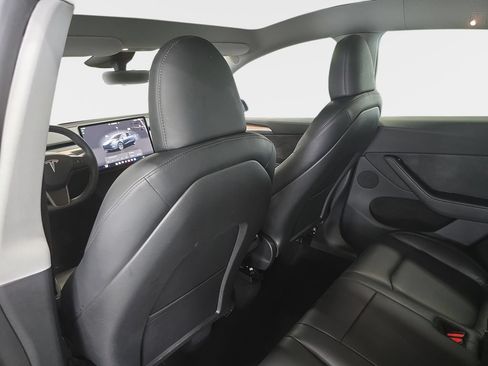 Used 2025 Tesla Model Y Long Range RWD image 12