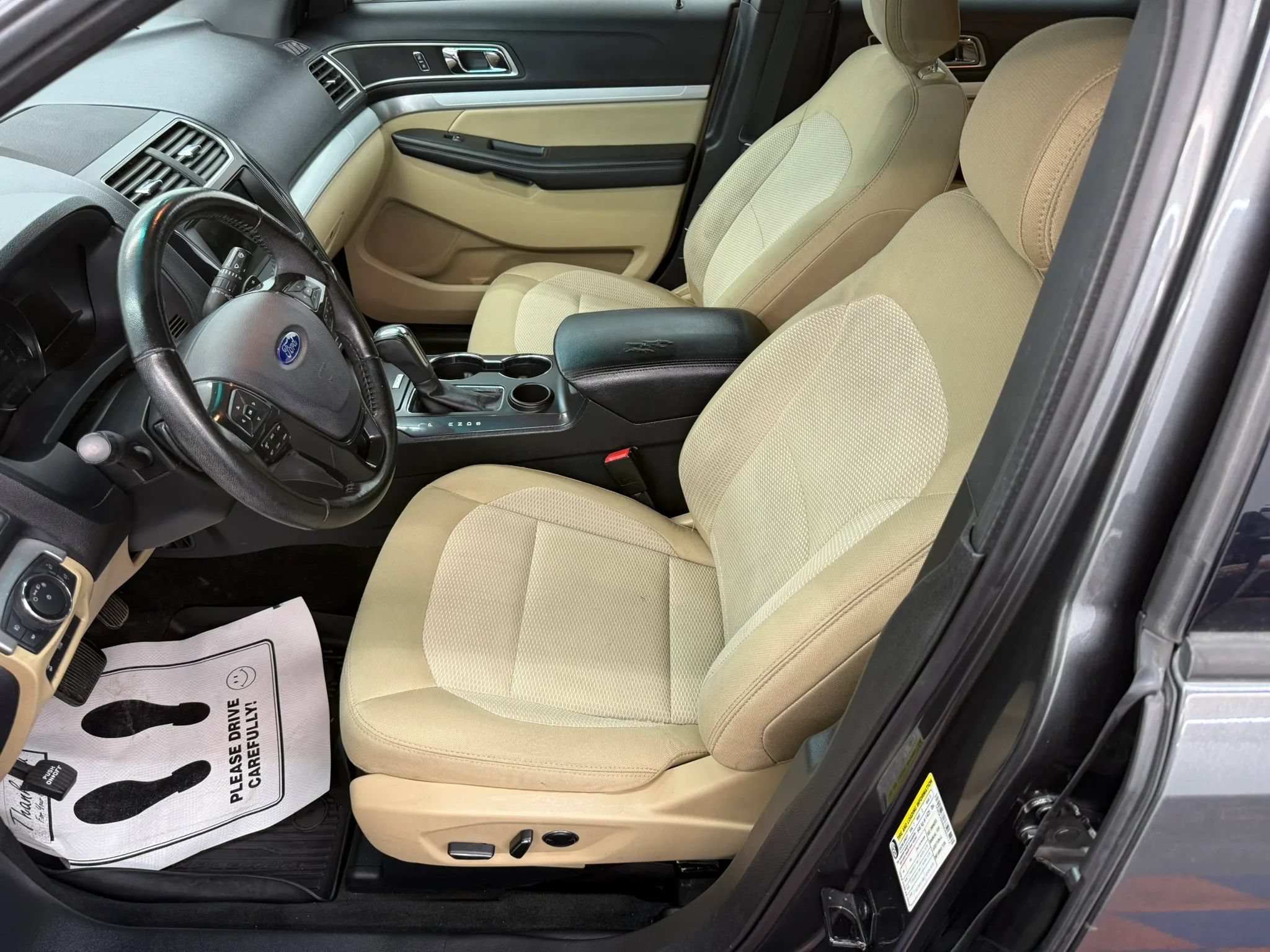 Used 2017 Ford Explorer XLT w/ Equipment Group 201A FWD image 9