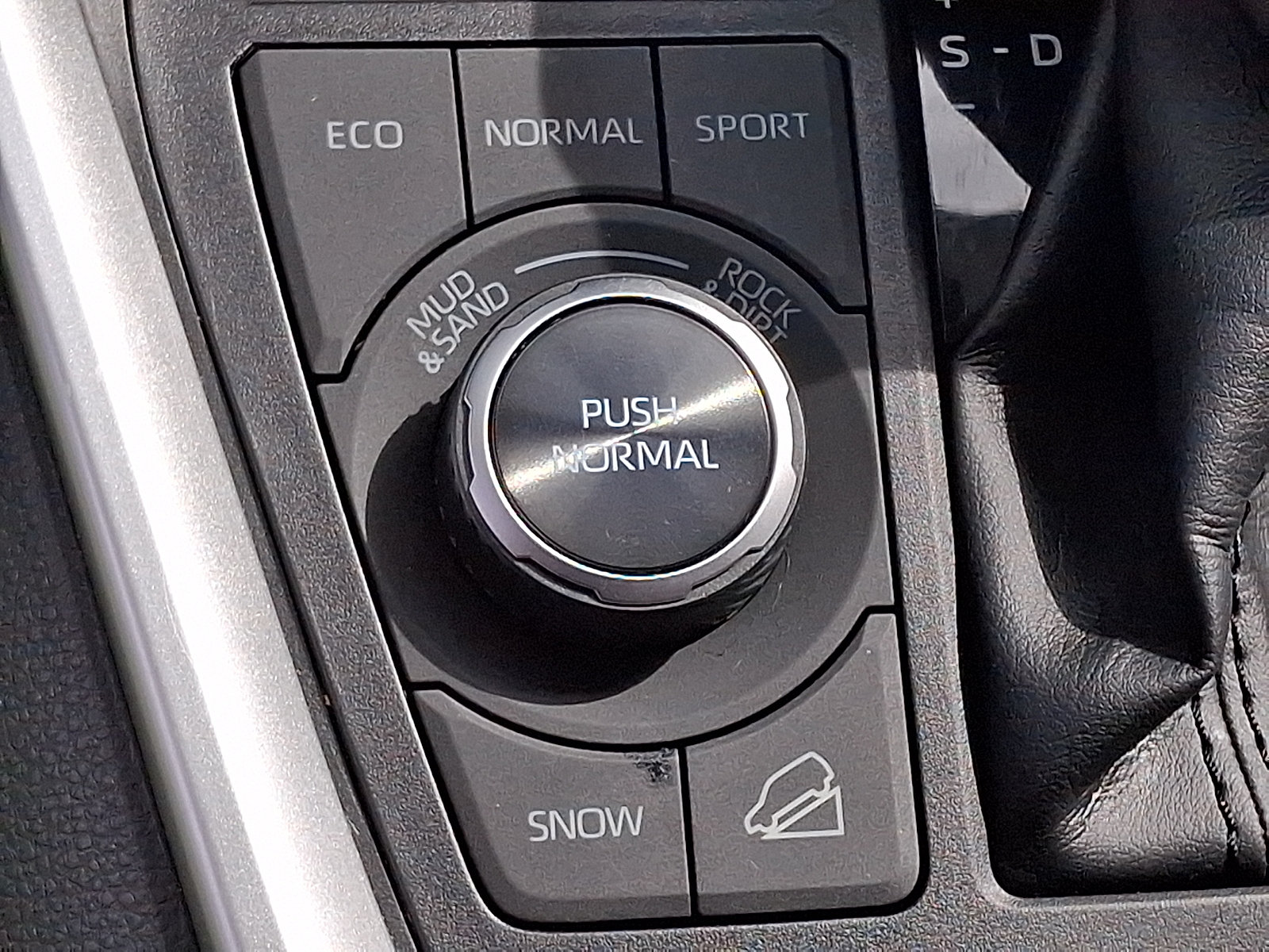 Used 2019 Toyota RAV4 Limited w/ Advanced Technology Package AWD/4WD image 28