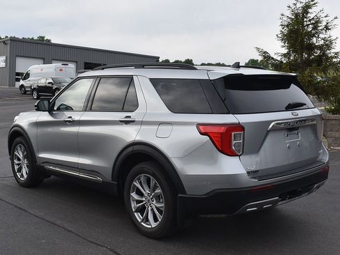 Used 2023 Ford Explorer XLT w/ Equipment Group 202A AWD/4WD image 2