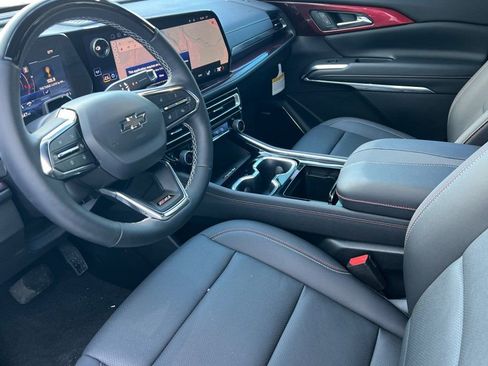 Used 2025 Chevrolet Traverse Z71 w/ Enhanced Driving Package AWD/4WD image 7