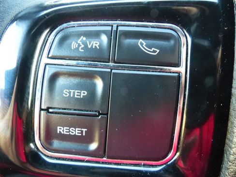 Used 2016 Dodge Grand Caravan SXT image 25