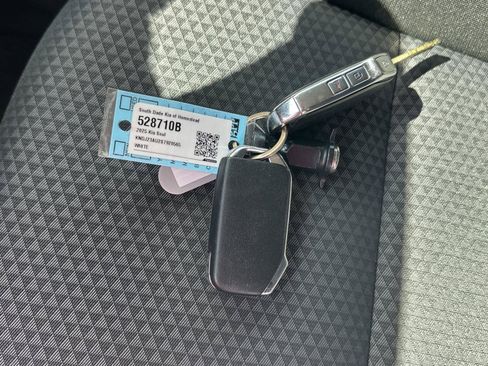 Used 2025 Kia Soul LX w/ LX Technology Package FWD image 20