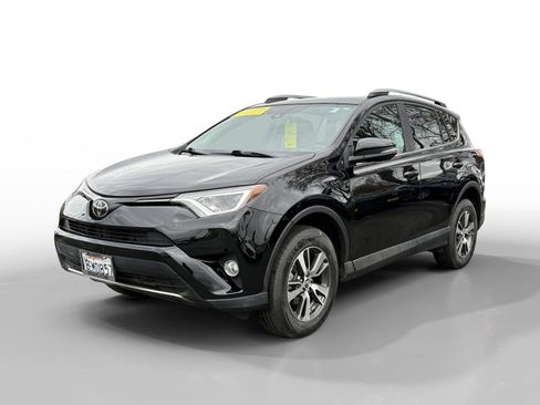Used 2018 Toyota RAV4 XLE image 1