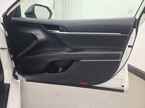 Used 2024 Toyota Camry SE image 14