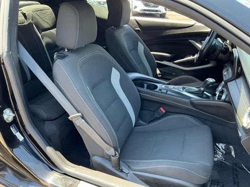 Used 2018 Chevrolet Camaro SS RWD image 21