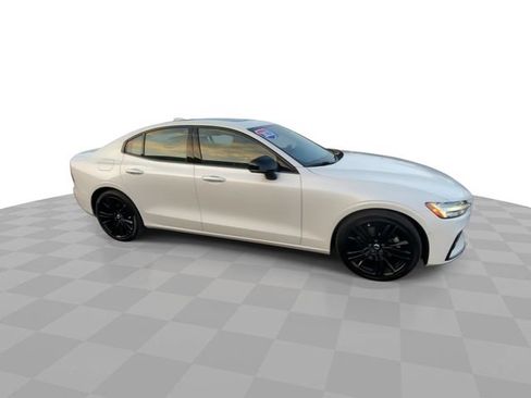 Used 2023 Volvo S60 B5 Plus w/ Climate Package AWD/4WD image 3