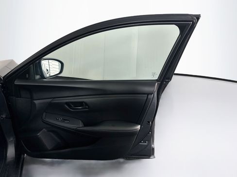 Used 2025 Nissan Sentra S FWD image 30
