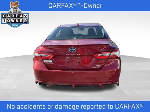 Used 2020 Toyota Camry SE w/ Sunroof Package image 4