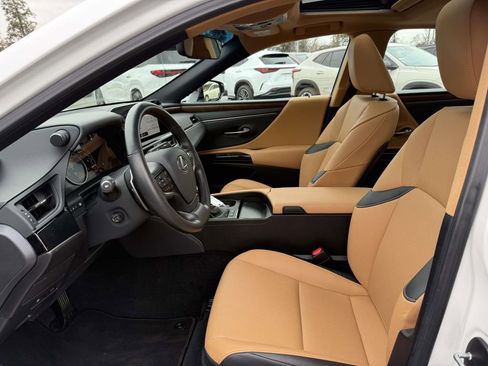 Used 2025 Lexus ES 300h w/ Premium Package image 13