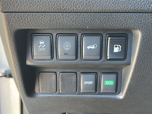 Used 2020 Nissan Rogue SV image 36