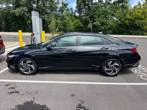 Used 2025 Hyundai Elantra SEL FWD image 6