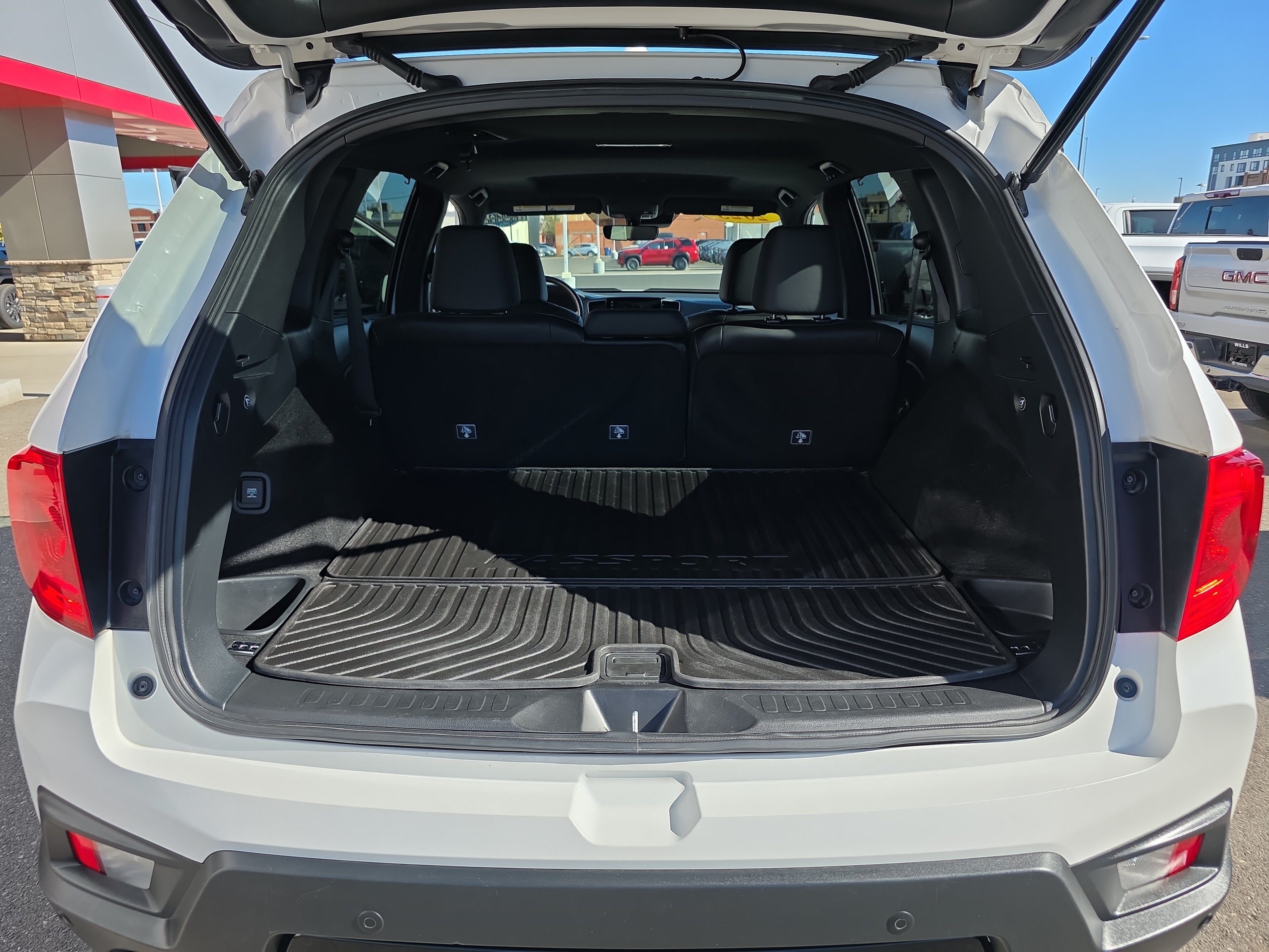 Used 2023 Honda Passport Elite image 15