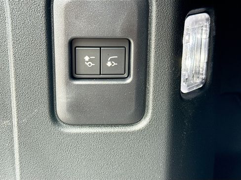New 2026 Land Rover Defender 110 OCTA AWD/4WD image 12
