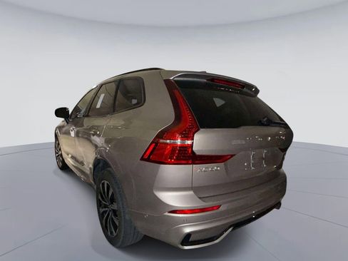 Used 2025 Volvo XC60 B5 Plus AWD/4WD image 4