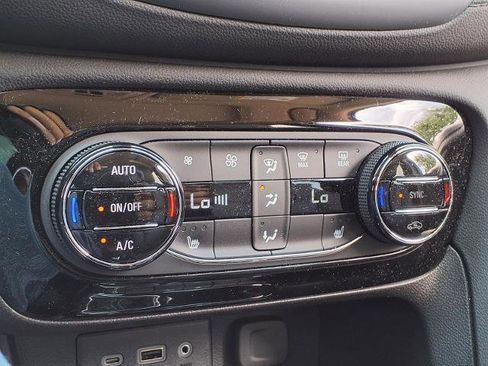 Used 2023 Buick Encore GX Essence w/ Experience Buick Package FWD image 8