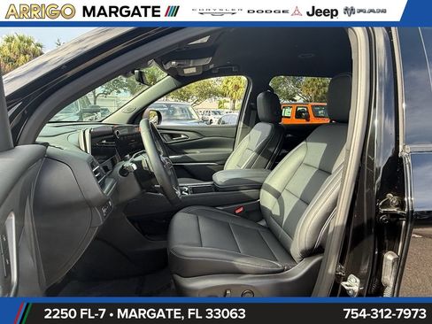 Used 2026 Chevrolet Traverse LT w/ Enhanced Driving Package FWD image 9