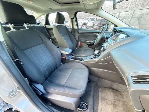 Used 2017 Ford Focus SEL image 29