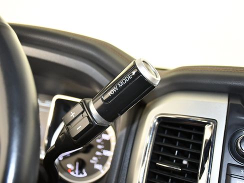 Used 2017 Nissan Titan SL AWD/4WD image 26