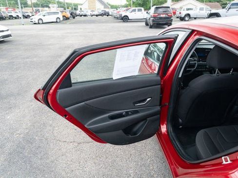 Used 2024 Hyundai Elantra SEL w/ Convenience Package FWD image 11