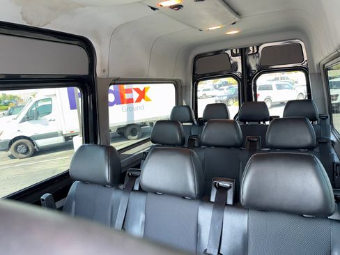 Used 2018 Mercedes-Benz Sprinter 2500 image 17